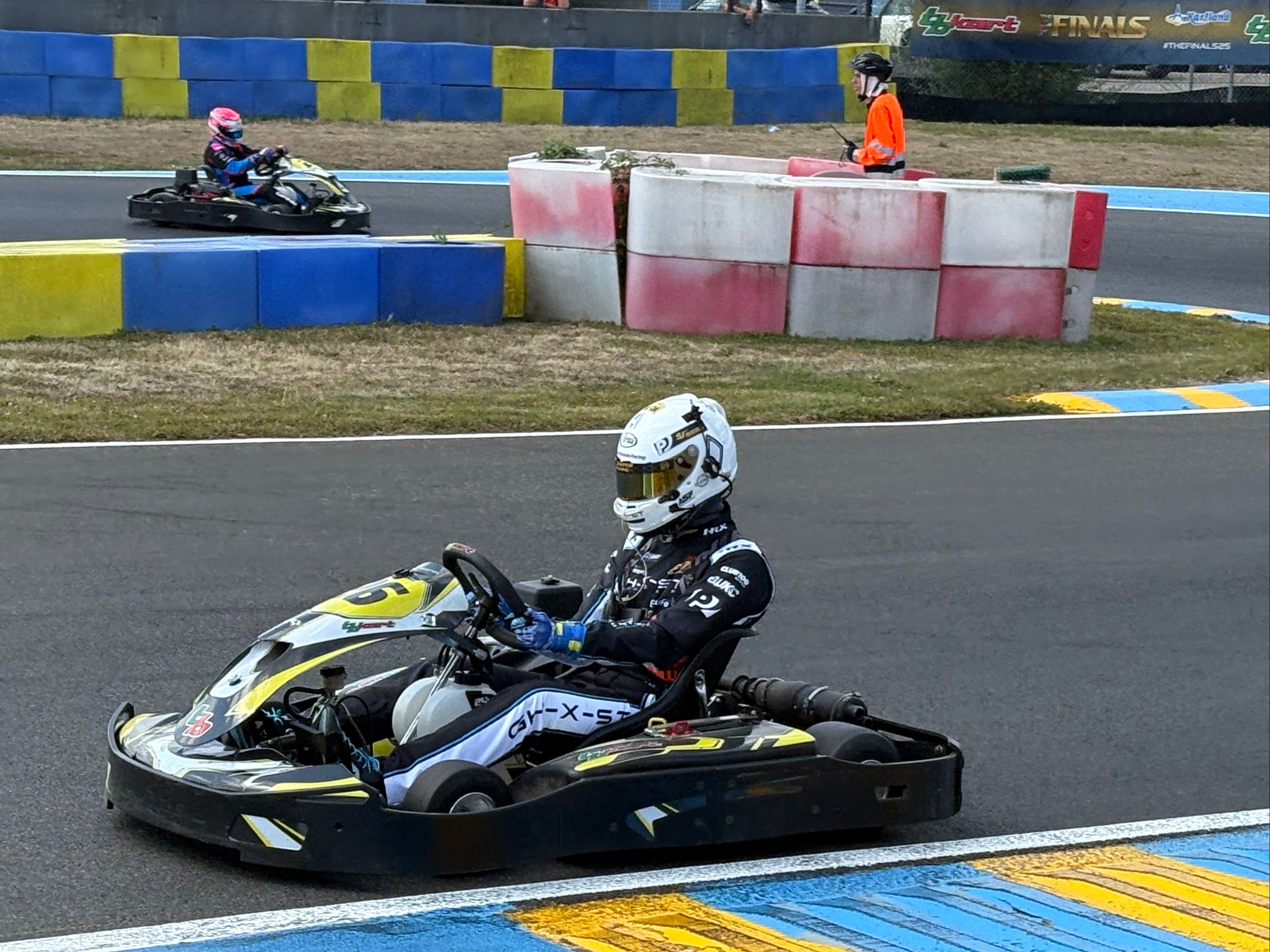 MANEUVER Kart Gloves - Cyber Blue